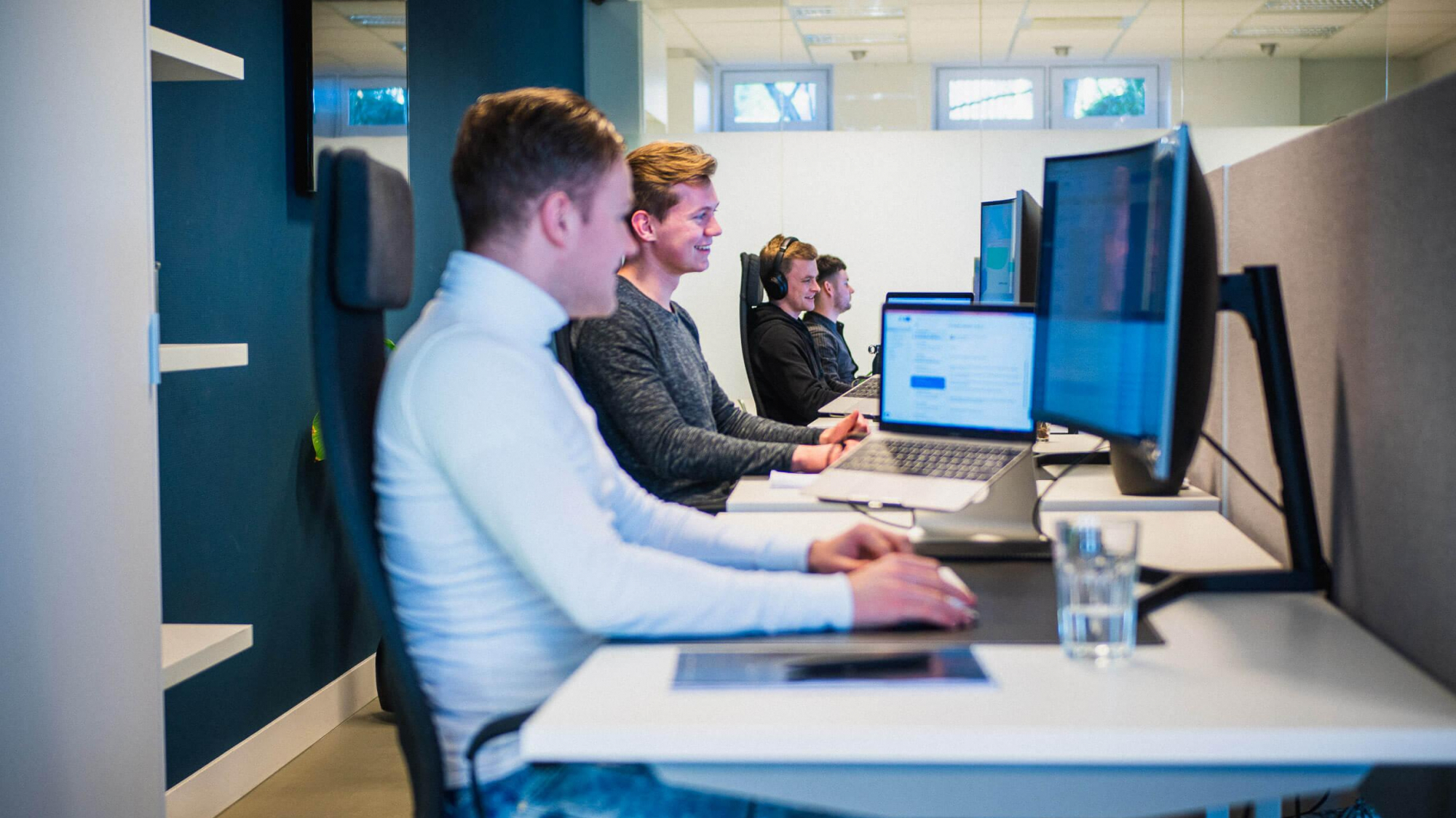 Collegas aan het werk plezier niice Collegas aan het werk plezier niice